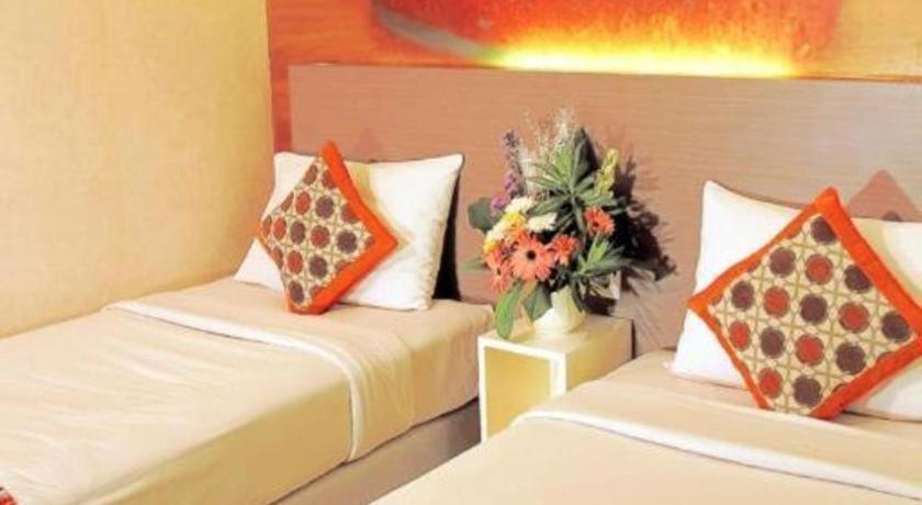 Clay Hotel Jakarta Bagian luar foto