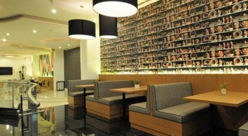 Clay Hotel Jakarta Bagian luar foto